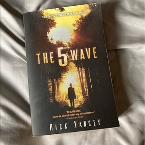 The Fifth Wave book